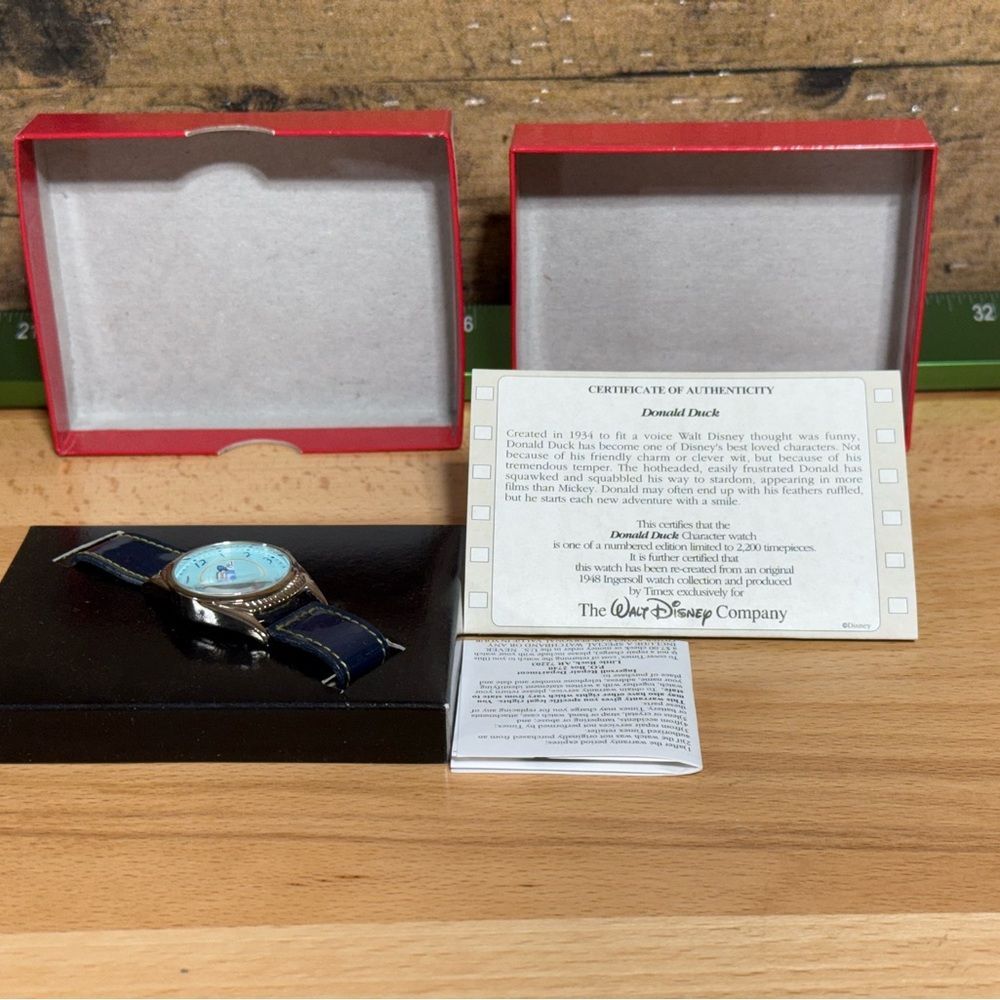 Ingersoll Donald Duck Character Watch Certificate - Picture 5 of 13